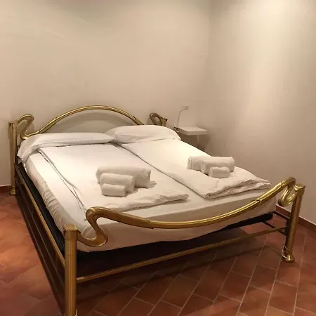 Madonna Apartment *