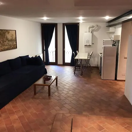 Madonna Apartment *